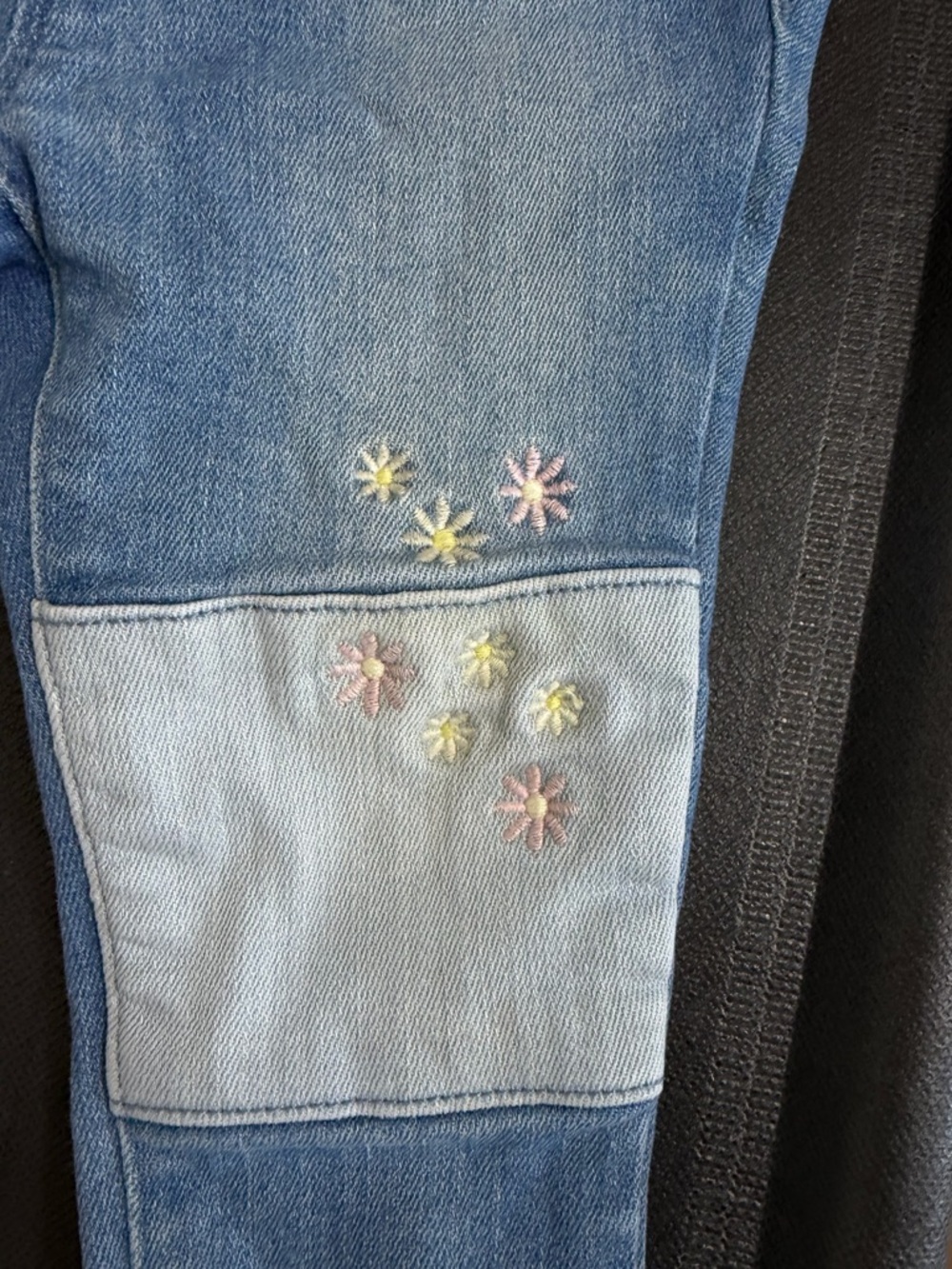 GAP Light Blue Denim Jegging Ankle Jeans with Floral Accents 2Y Girls - Picture 3 of 5